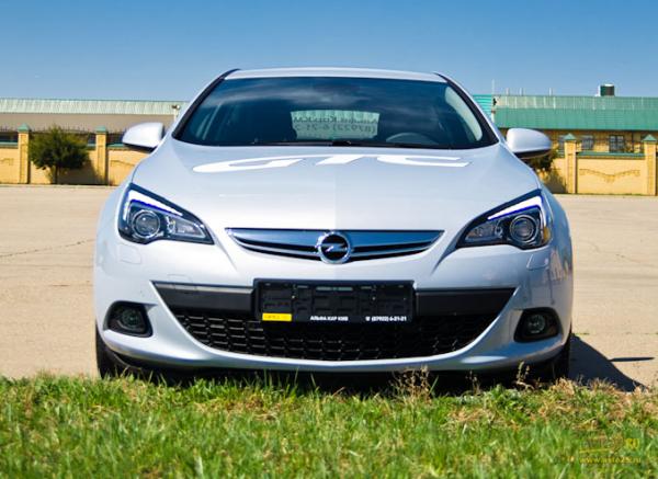 Новый космический Opel Astra GTC